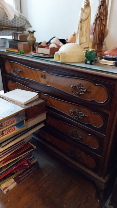 Cómoda vintage em estilo Queen Anne