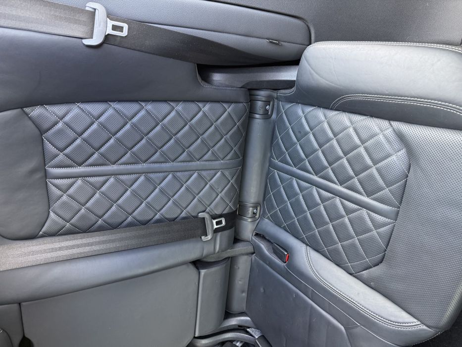 Біла Audi SQ8 2021