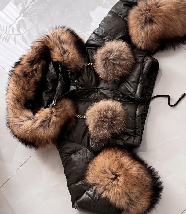 Kurtka futerko mankiety pompony