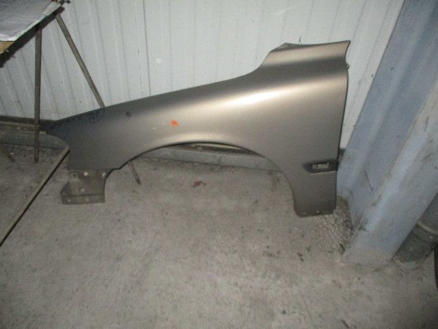 Guarda-lamas esquerdo VOLVO V70 II (SW)