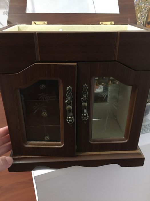 Шкатулка в виде комода