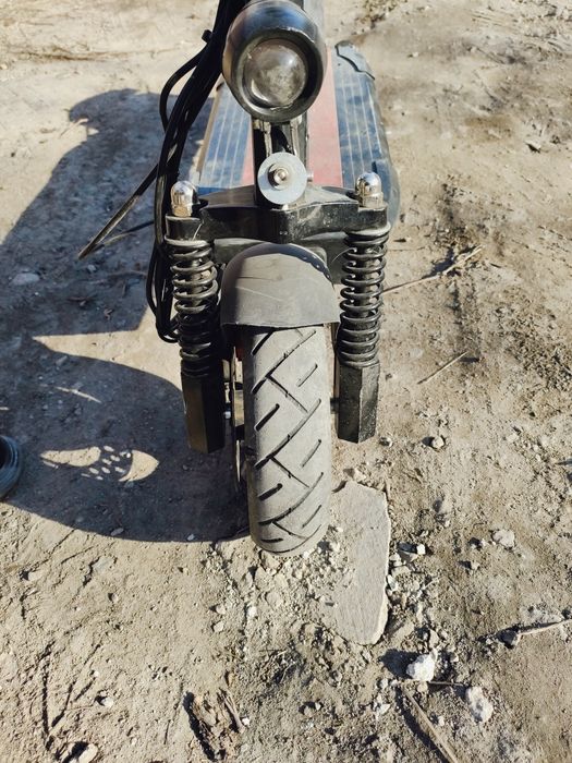 KUGOO M4 — Электросамокат, исправен, без зарядки, с модернизацией.