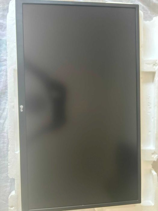 Vendo Monitor LG de 27 polegadas com resolução 4K UHD, modelo 27UL550-W ( totalmente NOVO )