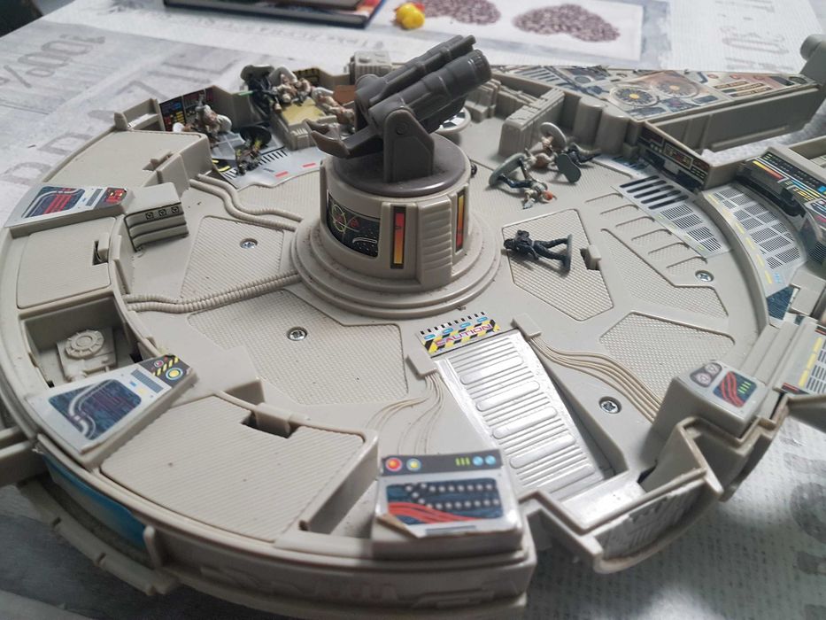 Nave Falcon star wars lucas film de 1995