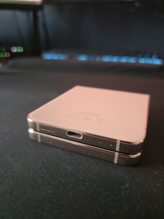 Samsung Galaxy Z Flip 4 uszkodzony ekran