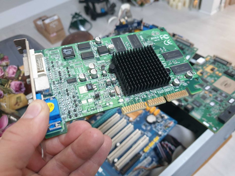 karta gaficzna retro ATI RADEON 7000 64MB (DDR) AGP DVI VGA RV6S