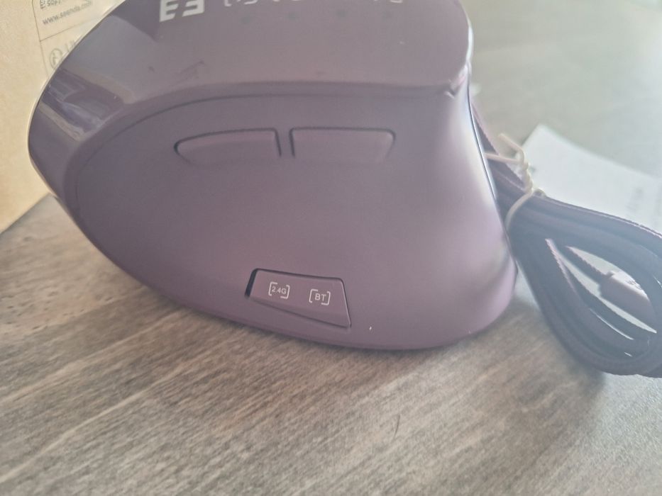 Nowa ergonomiczna wertykalna mysz MBD9