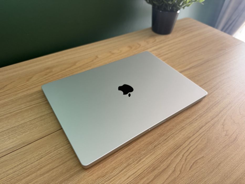 Macbook Pro 16” M4 Pro 48GB/512GB Srebrny 22 cykle, A3403
