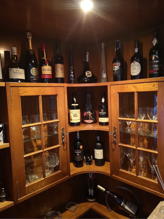 Bar de canto em Madeira