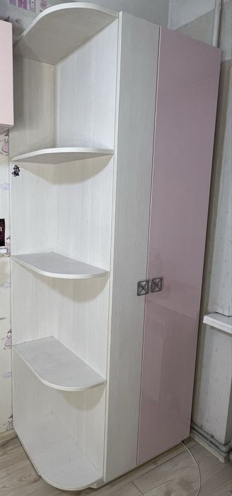 Шафа дитяча для дівчини