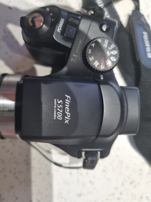 Apart Cyfrowy Fuji  FinePix S500 komplet.