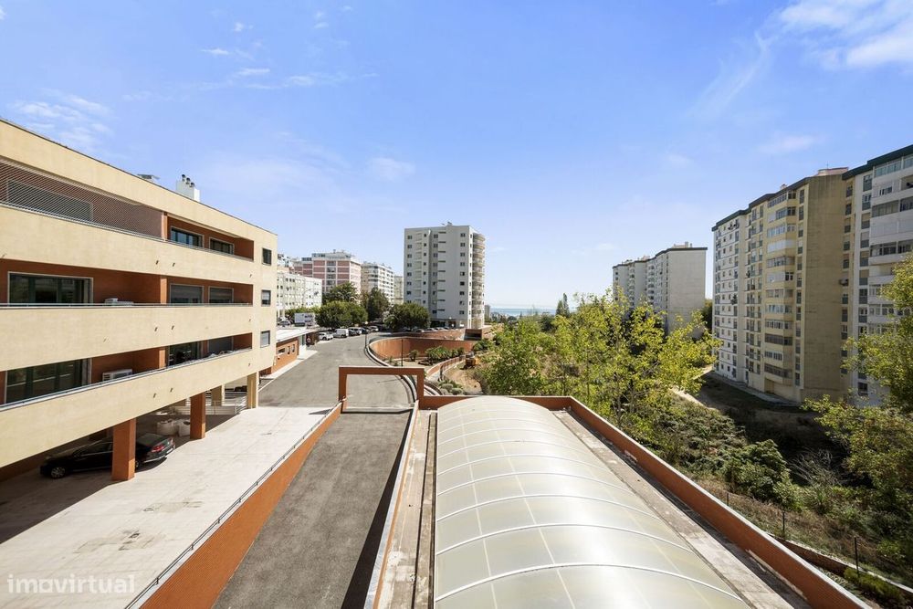 Apartamento T4 com jardim, Paço de Arcos, Oeiras
