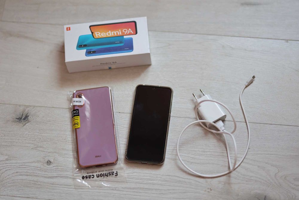 Telefon Xiaomi Redmi 9A granat 64 GB +  etui, szkło i ładowarka słuchawki jbl