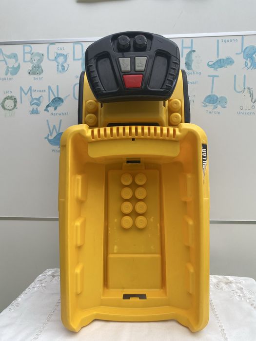 Camião CAT MegaBloks Cavalgavel gigante interativo