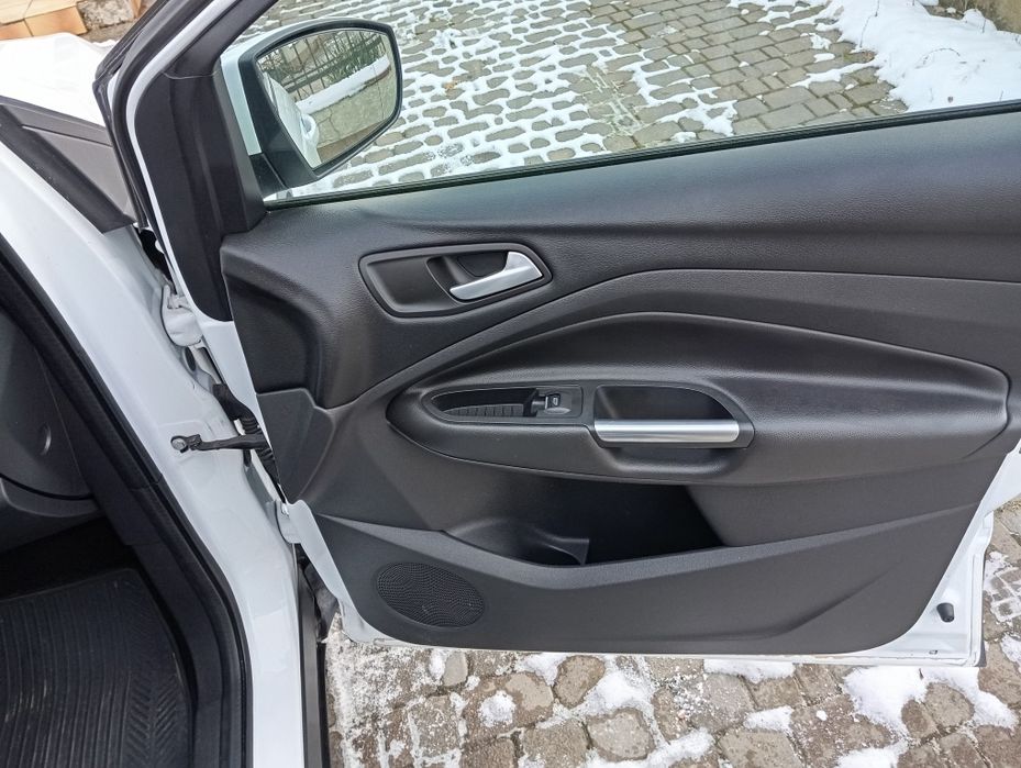 авто форд куга  паркитник