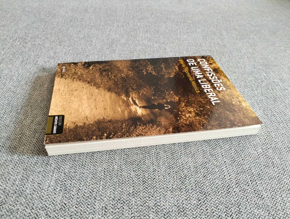 Livro "Confissões de uma liberal" de Maria Filomena Mónica