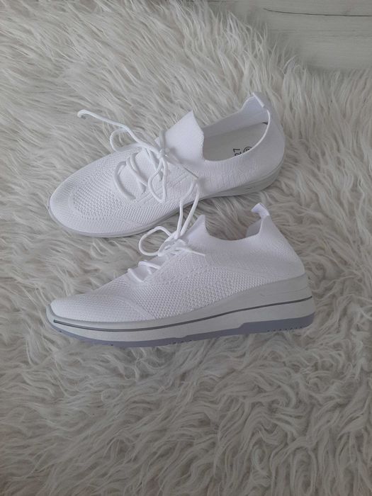 Miękkie białe sneakersy super wygodne 39