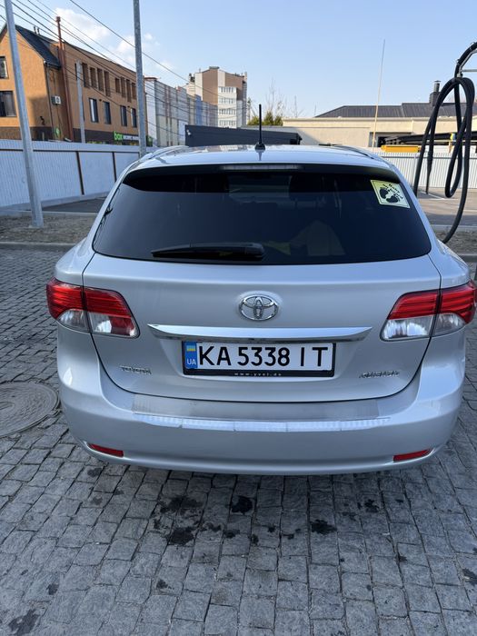 Продам Toyota Avensis 2012 року 2.2 дизель