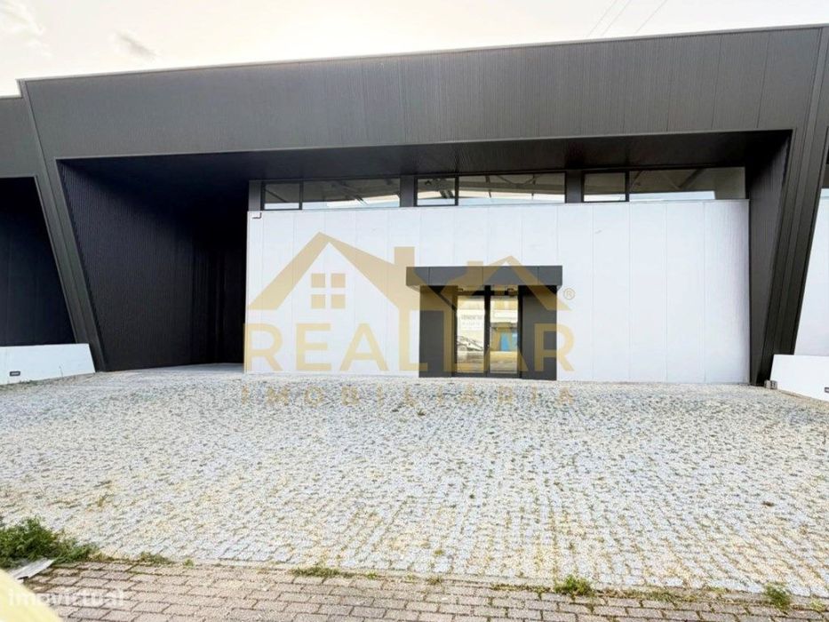 Pavilhão Industrial de 1.200 m² em Barcelos com escritório