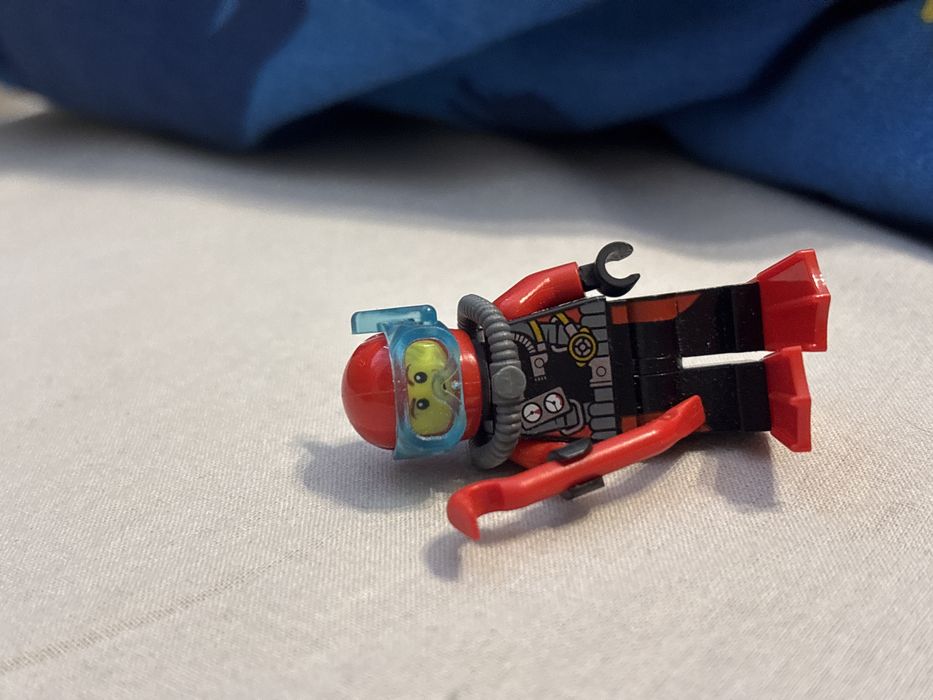 Minifigurka nowa Lego City nurek z łomem i butlą tlenową