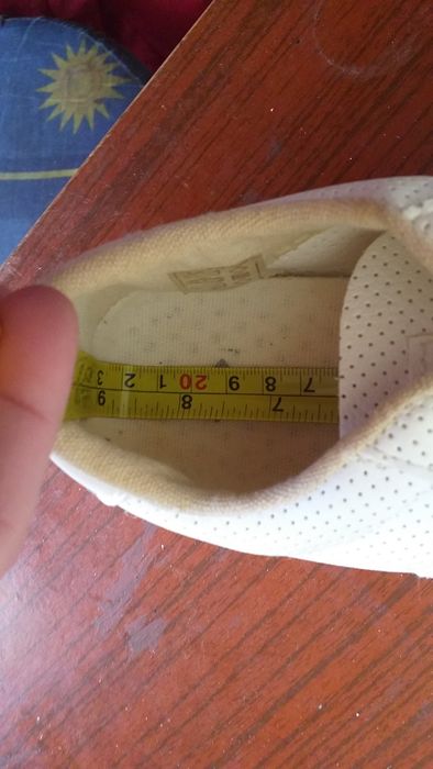 Продаю кеди жіночі