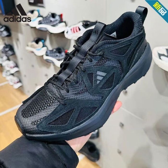 Кросівки Adidas Kantai Trail розмір 45.  Стелька 29 см