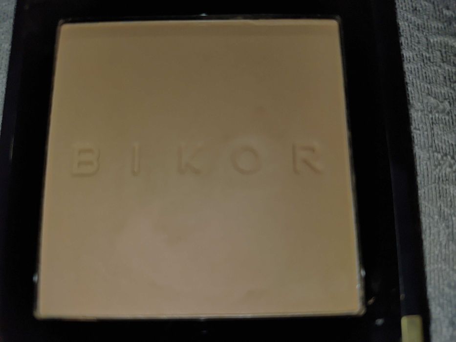 Puder Bikor podkład w kompakcie nr 6