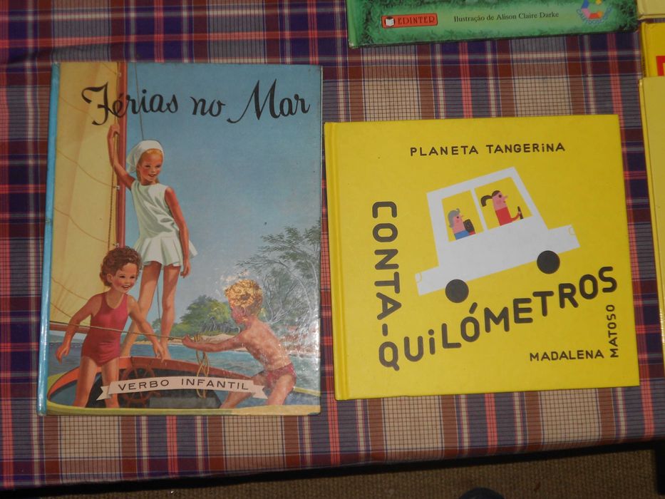 Diversos livros infantis crianças
