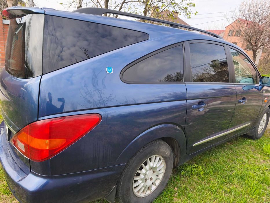 Сімейне авто Ssongyong Rosius продам
