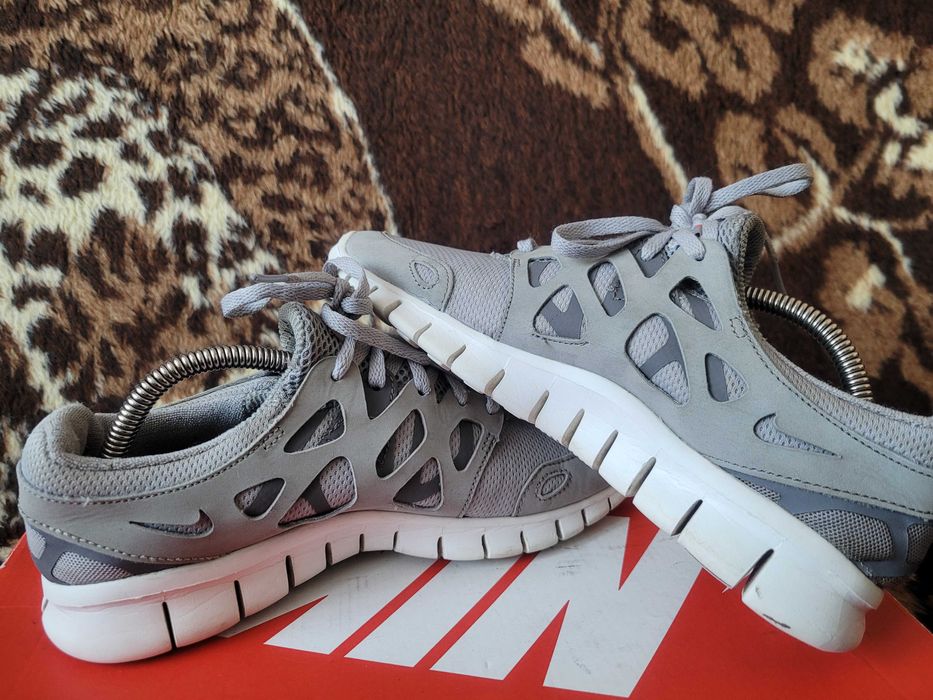 Ekstra lekkie sportowe buty do biegania Nike Run Free 2 r.38,5