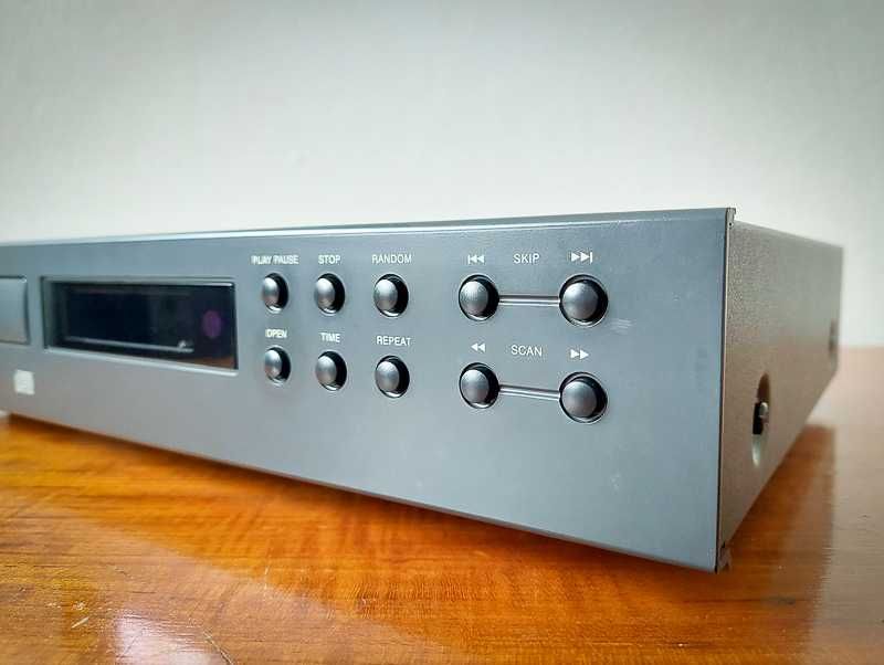 Leitor de CD's NAD 522 c/ controlo remoto