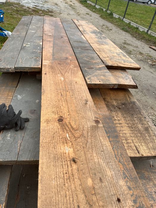 Oczyszczone deski po budowie