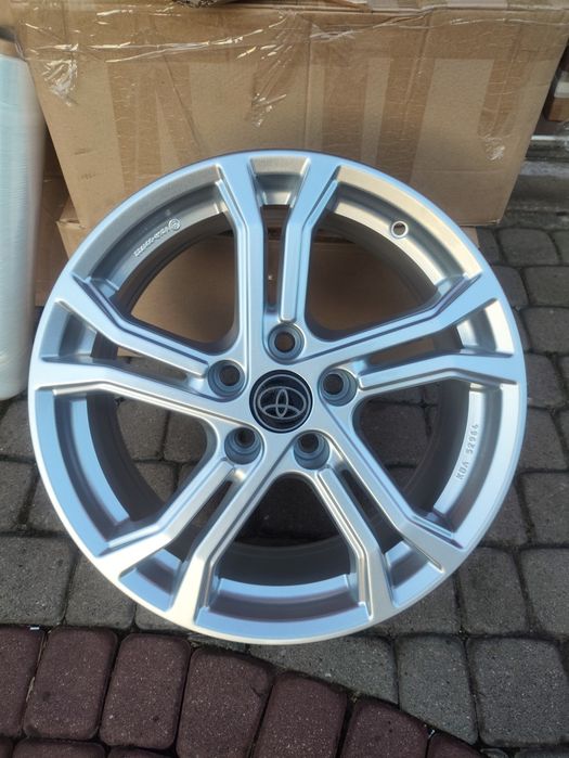 Nowe felgi aluminiowe OEM toyota 17 5x114,3 et40 corolla Cross avensis