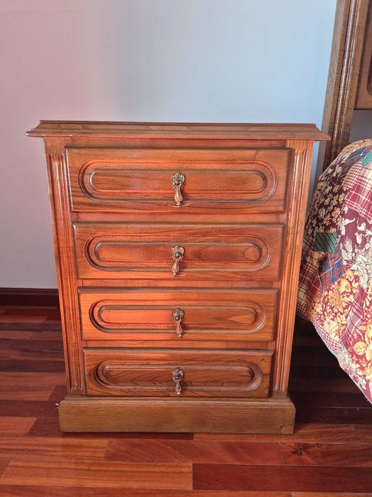 Antique bed in good condition – solid wood, includes mattress + nightstands64584322777731122