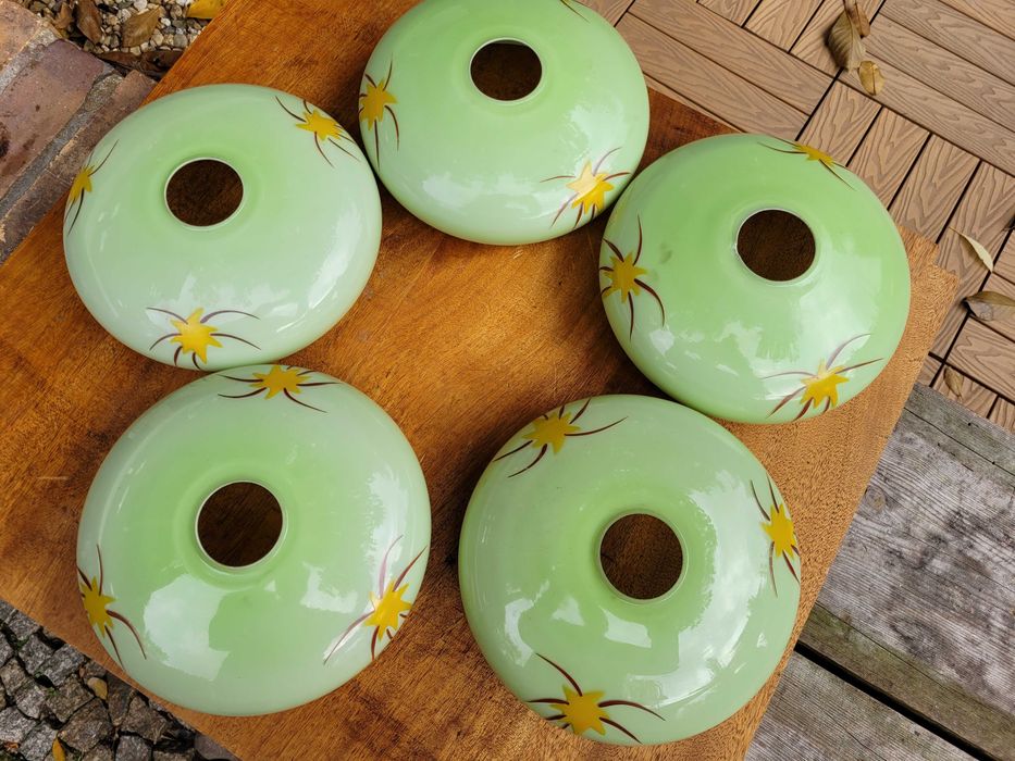 Stare klosze do żyrandola, berety