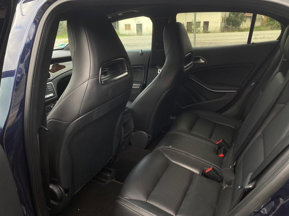 Mercedes GLA 180D (Automático)
