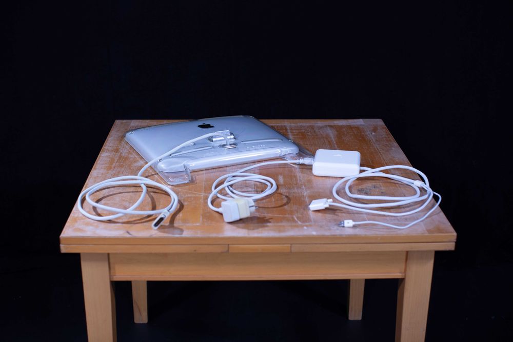 Apple Studio Display – Acrílico ADC (Imagem com Problemas de Cor)
