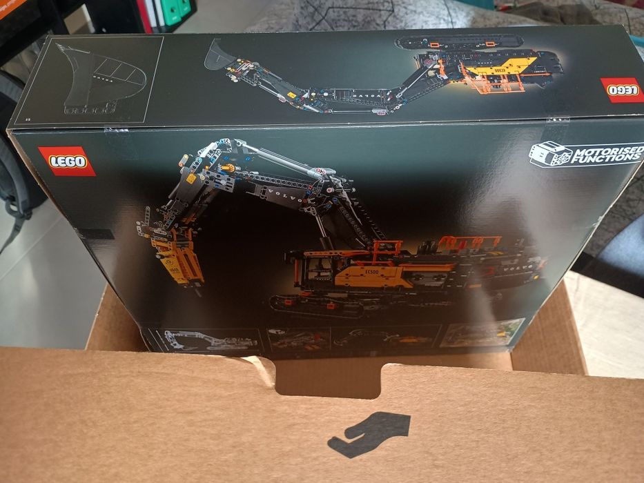 LEGO Technic Excavator Volvo EC500 Hybrid