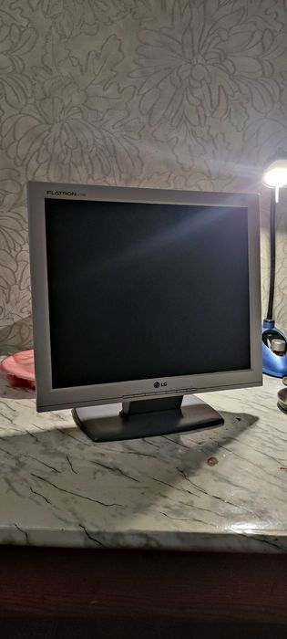 Монитор LG l1715S!