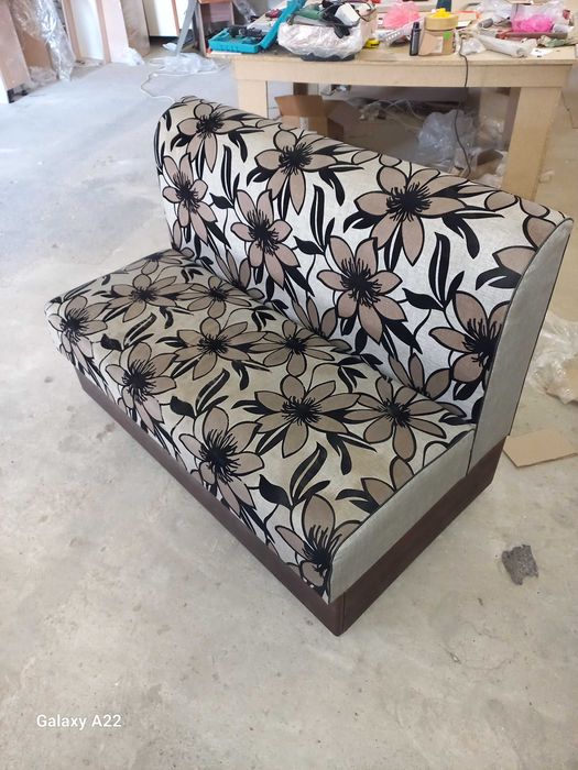 Продаються дивани для кафе