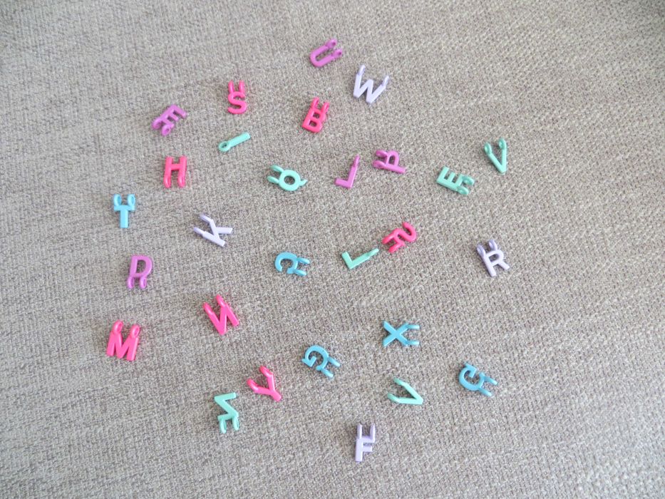 Colar de menina com letras
