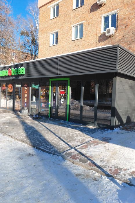 Продаж великої кімнати з водою та ремонтом.