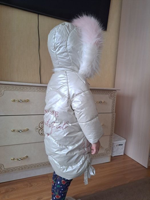 Продам зимовий пуховик - курточку на дівчинку