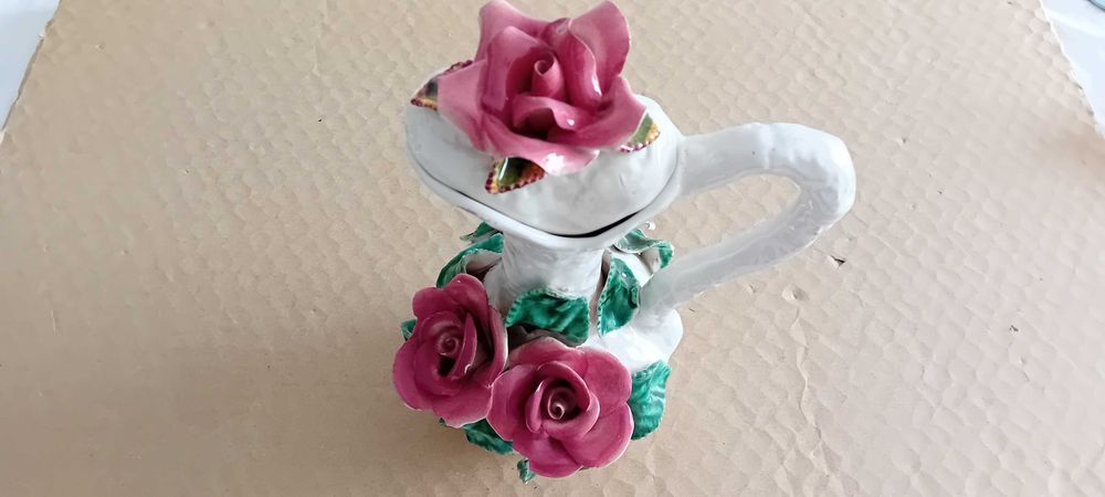 Peça Artesanal de Barro com Flores Faiança das Caldas!