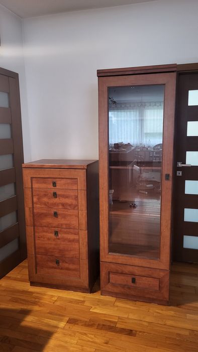 Sprzedam komodę z witryną