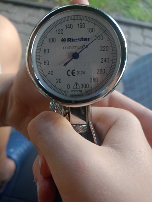 Lekarski zegarowy manometr Riester Minimus II z pompką