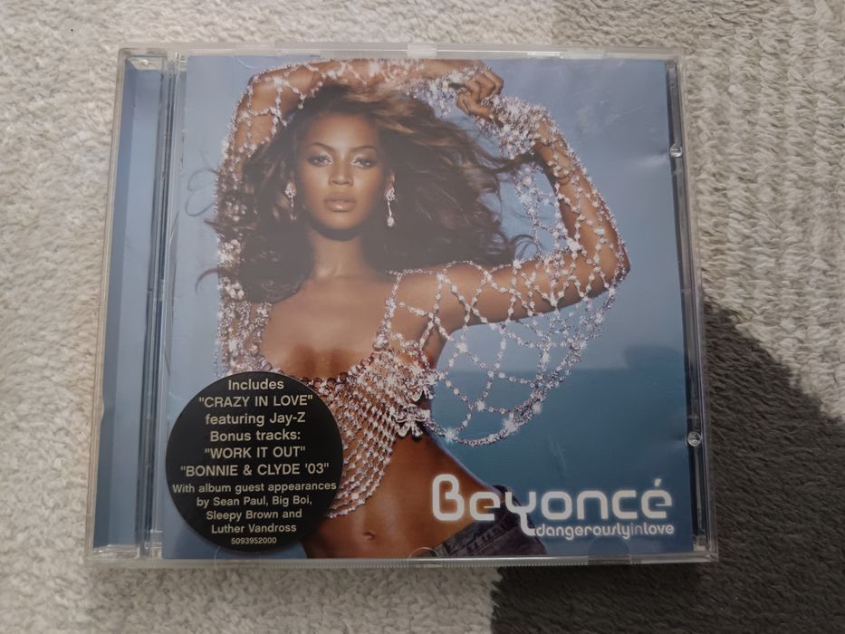 CD Beyoncé.  .  .