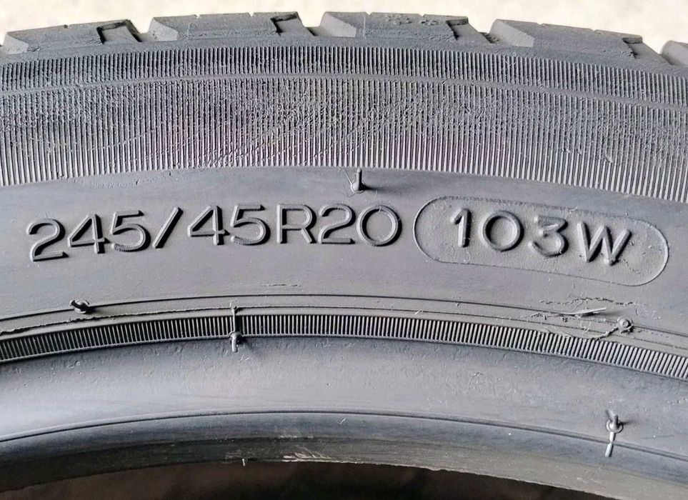 Шини всесезонні R20 245/45 Michelin Latitude Tour HP