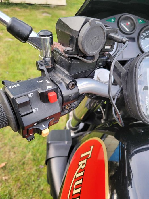TRIUMPH TRIDENT 900