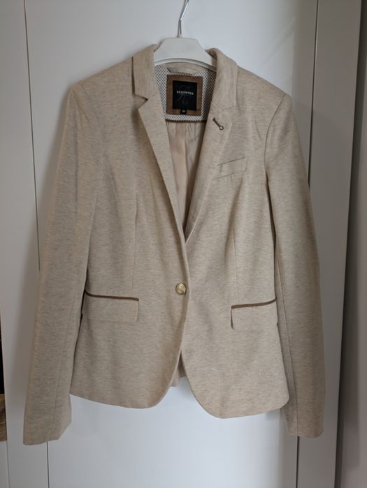 Marynarka (34/36) w bardzo dobrym stanie.